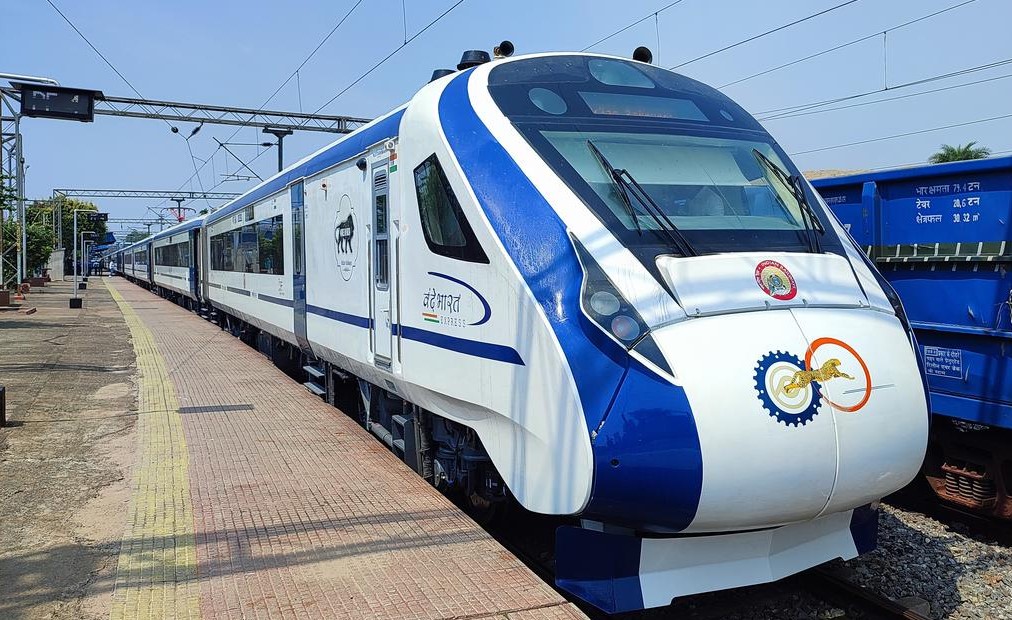 Amritsar delhi vande bharat express